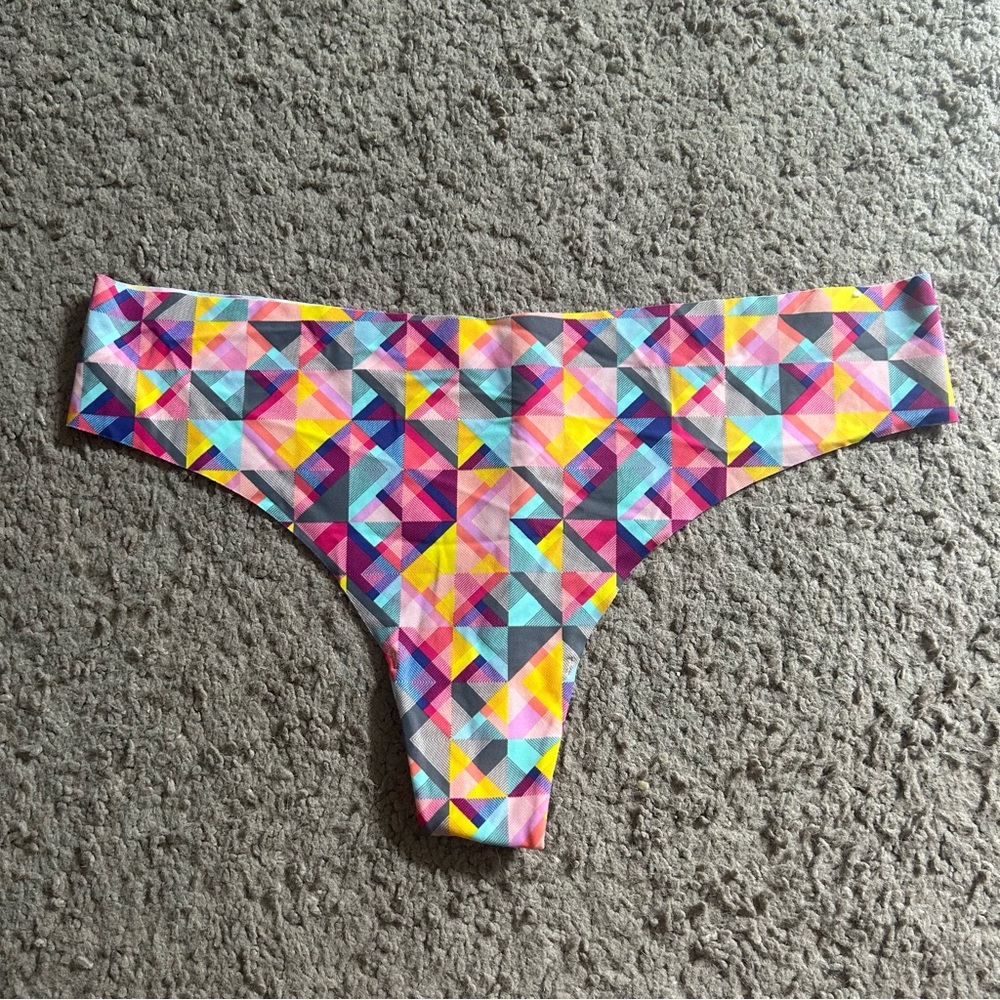 NEW Xhilaration Seamless Multicolor Geometric Print Thong Panties Large